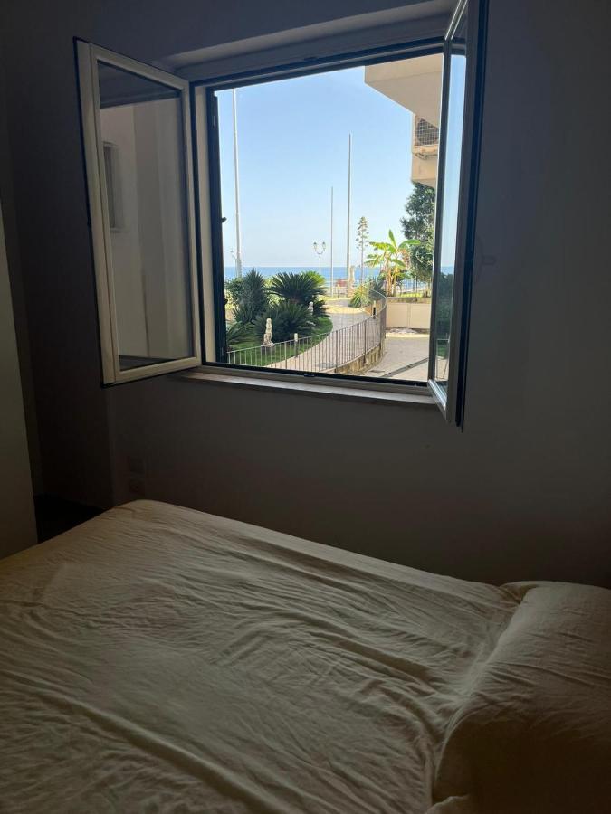 Bilocale Vista Mare Sul Lungomare Daire Siderno Dış mekan fotoğraf